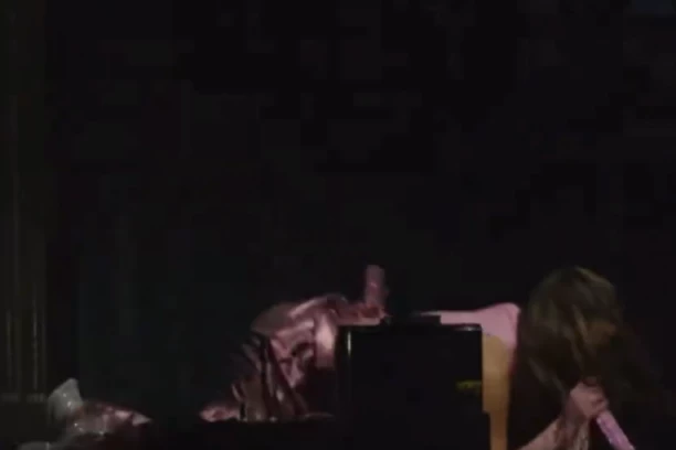 POZNATA PEVAČICA BRUTALNO POVREĐENA! Krv šiklja na sve strane, ima OTVORENE RANE!