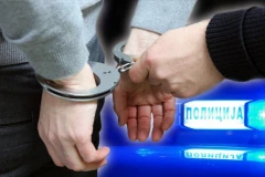 POLICIJA SPREČILA UBISTVO U NOVOM PAZARU! Uhapšeni osumnjičeni, pronađeni revolver, municija i metalna palica!