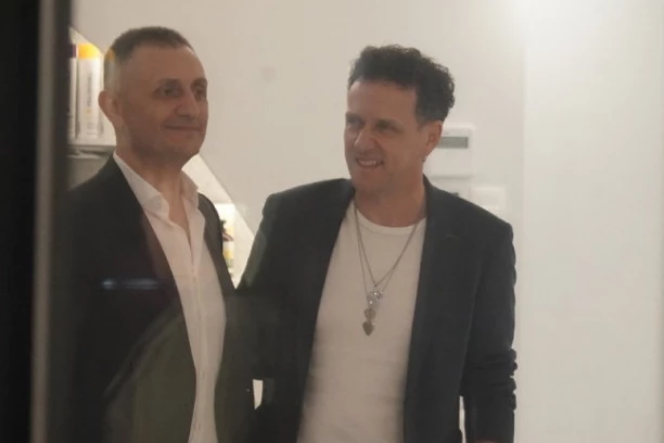 OVAKO JE DŽENAN REAGOVAO NA VEST DA SE RAZVODI: Pevač uhvaćen prvi put u javnosti nakon KRAHA braka, evo šta je rekao (FOTO)
