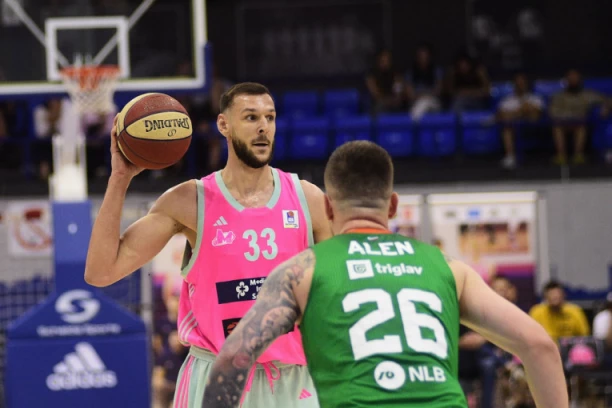 DOŠAO DA BODRI BUDUĆI KLUB: Uroš Plavšić u Pioniru prati veliko finale Jadrana!