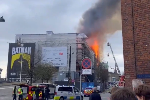 POŽAR U CENTRU KOPENHAGENA: Vatrena stihija guta poznato istorijsko zdanje (VIDEO)