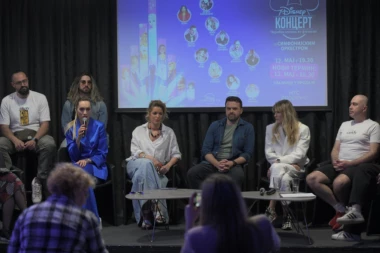 GLUMCI I PEVAČI SKROZ PODETINJILI! Obukli se kao Diznijevi junaci i zapevali pesme iz crtaća, Marko Kon ih jedva obuzdao!