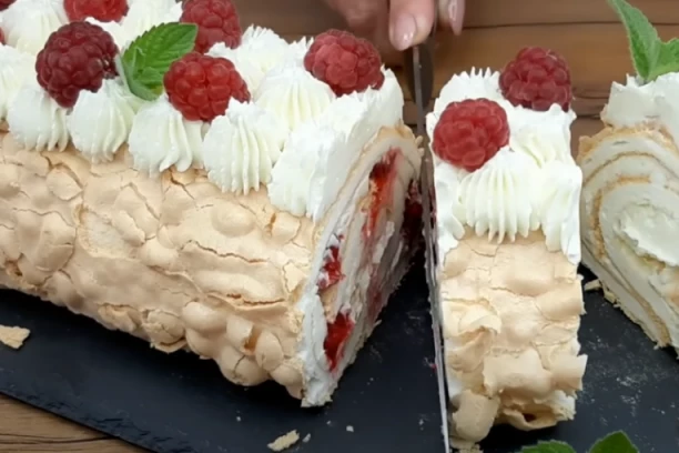 PROLEĆNI ULTRA BRZ ROLAT: Kremast fil, hrskava korica i BOŽANSTVEN DODATAK