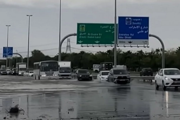 PUTNICI U PANICI, OTKAZANI SVI LETOVI: Nezapamćeno nevreme paralisalo glavni aerodrom (VIDEO)