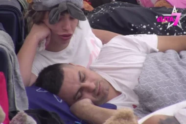 "ĐAVOLI NA RAMENU MI ŠAPUĆU" Miljana kao prava POSESIVNA BIVŠA, proganja Bebicu i dok spava! SKANDALOZNE SCENE!