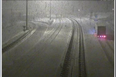 NEVREME PARALISALO HRVATSKU: Pada sneg u Lici, prete ODRONI, tuneli zatvoreni - NEZAPAMĆENI KOLAPS