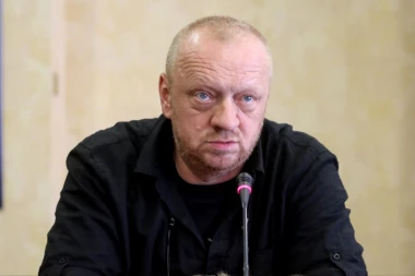 OGLASIO SE ČUVENI MIMA ŠIŠ! Preživeo je MOŽDANI UDAR, pa poručio SAMO JEDNO! (FOTO)