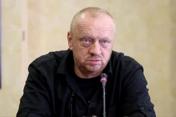 "ŽIVOT JE KAO PUCKETANJE PRSTIMA, KLIK I GOTOVO": Jasmin Geljo se oglasio iz bolnice i poslao SNAŽNU poruku!