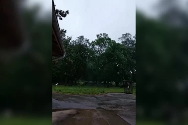 SNEG PAO I U ŠAPCU! Usred aprila JANUAR! (VIDEO)