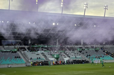 NAVIJAČI MARIBORA UMALO NISU ZAPALILI GOLMANA LJUBLJANE! REPUBLIKA NA SLOVENAČKOM DERBIJU: Zvezdin bivši igrač strelac! (VIDEO)