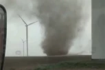 TORNADO UBIO PET, A POVREDIO VIŠE OD 20 LJUDI: Sastavili se nebo i zemlja, leteli krovovi, OŠTEĆENA I BOLNICA (VIDEO)