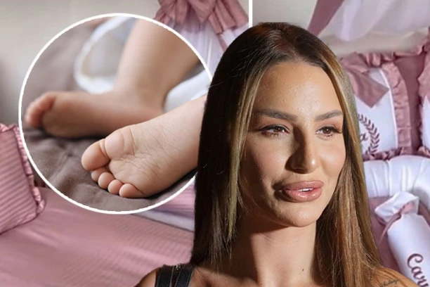 PRVO OGLAŠAVANJE ALEKSANDRE NIKOLIĆ NAKON POROĐAJA: Stigla je CARICA! Krevetac za bebu kao DVORAC, sve u roze mašnicma (FOTO)