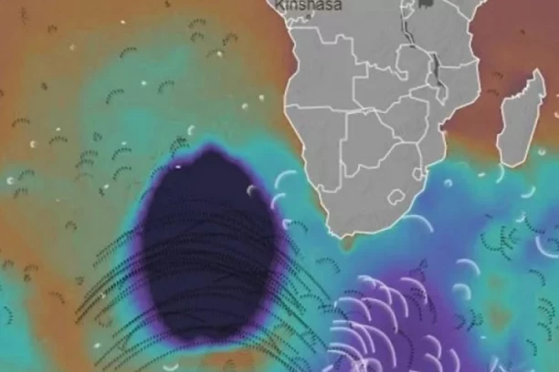 ČUDAN OBLAK, NEOBIČNO MORSKO STVORENJE ILI ANOMALIJA? Veličine je kao Teksas, a evo o čemu se zapravo radi! (FOTO+VIDEO)
