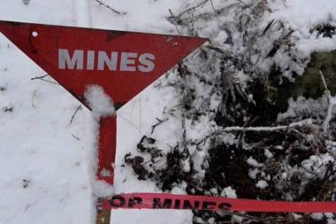 BOMBE PADALE KAO KIŠA, JEDNA OD GLAVNIH META BILO OVO MESTO: Nema stajanja ni po aprilskom snegu...evo šta se radi kod Užica! (FOTO)