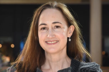 "IMAM RUPE U SEĆANJU": Književnica Sofi Kinsela progovorila o teškoj bolesti! SAPLITALA SE IZ ČISTA MIRA I PADALA SA STOLICE!