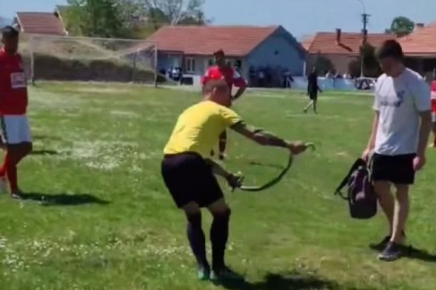 EKSKLUZIVNO ZA REPUBLIKU: Razgovarali smo sa "ukrotiteljem zmija" u sudijskoj opremi - evo kako je on video događaj koji je odjeknuo fudbalskom Evropom!