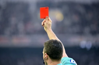NAJBIZARNIJE ISKLJUČENJE U ISTORIJI FUDBALA: Sudija pokazao crveni karton gluvonemom igraču i POGURAO REAL MADRID