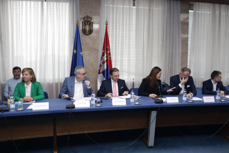 Uloga i značaj fabrika baterija u modernim lancima snabdevanja e-mobilnosti - izazov u 21. veku, održan panel