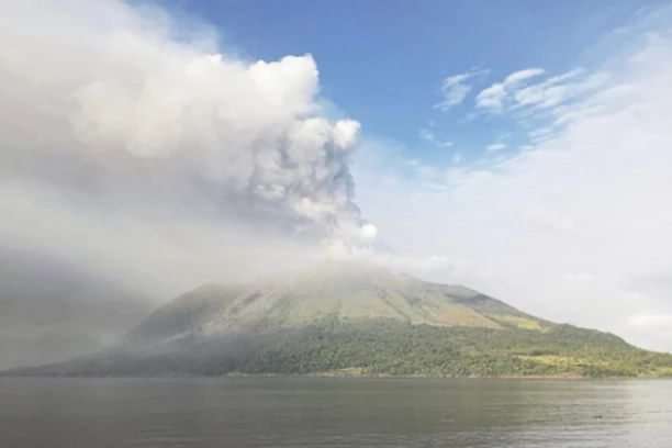 VULKAN ERUPTIRAO! Stanovnici pobegli na vreme, ali su sada u strahu od jedne stvari (VIDEO)