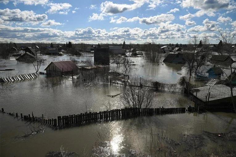 HAOS NE PRESTAJE: Više ljudi nestalo u poplavama, pljuskovi i oluje paralisali državu (VIDEO)