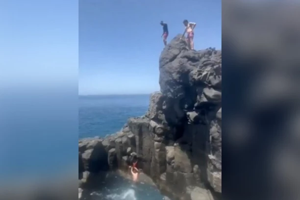 (UZNEMIRUJUĆI VIDEO) SA VISOKE STENE SKOČIO PA SE "ZAKUCAO" U DRUGU STENU: Pogrešna procena zamalo bila kobna!