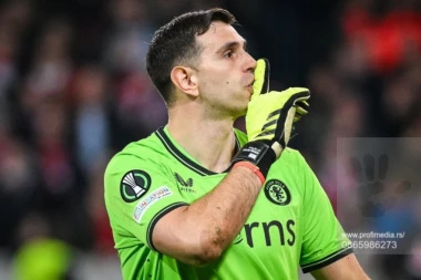 ŠOU EMILIJANA MARTINEZA: Evo kako je Argentinac spasio Aston Vilu na kontroverzan način!