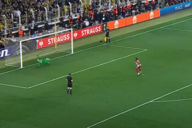 POGLEDAJTE NEVEROVATNU ODBRANU KOJOM JE HRVAT "IZVUKAO" TADIĆA! Penal kakav se retko viđa! (VIDEO)