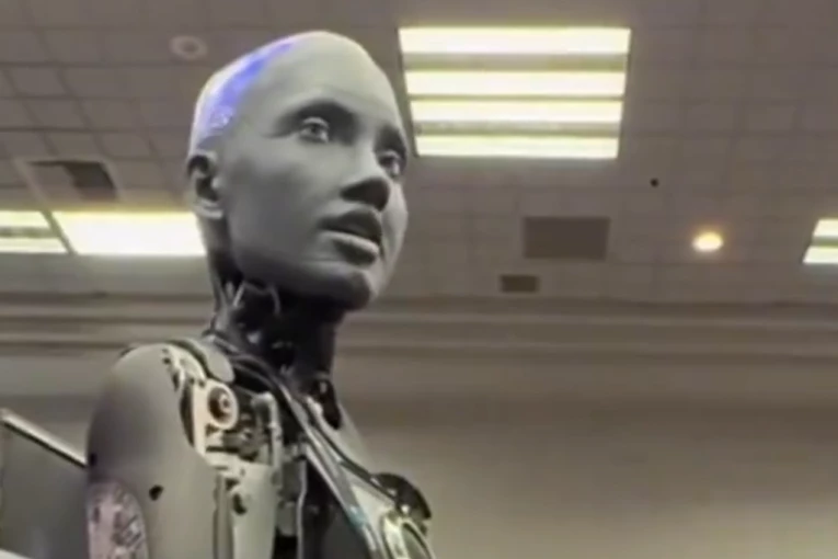 PREDSTAVLJEN PRVI HUMANOIDNI ROBOT: Čim je stao na binu, PAO JE NA ZEMLJU! Ceo svet mu se smejao, a onda je usledio ŠOKANTNI PREOKRET (VIDEO)