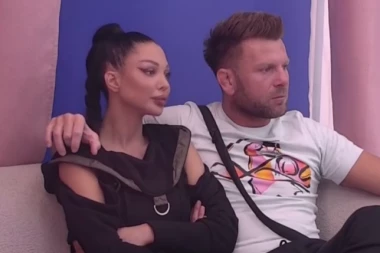 STANISLAV OPET IZNEVERIO ĆERKU: Maloletna Vanesa mora da gleda kako joj Maja na PODU TOALETA oralno zadovoljava oca!