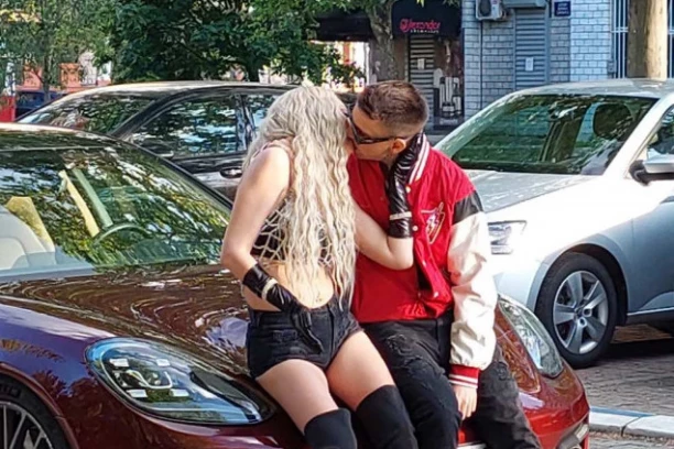 AVA SE NAKON IZBORA VRATILA STAROM ZANATU: Uhvatili smo Karabatićevu kako se LJUBI sa ovim muškarcem u Beogradu! (VIDEO)