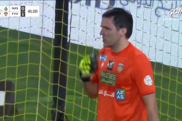 JOŠ UVEK NIJE ZA PENZIJU: Stojković čuvenim ritualom nadmudrio Manea! (VIDEO)