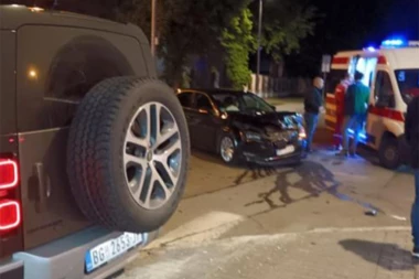 JEDNOM VOZILU OTPALA GUMA, DRUGO OSTALO BEZ CELOG PREDNJEG DELA! Sudar na Topčideru! (VIDEO)