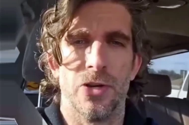 MUŠKARAC KOJI SE ZAPALIO DOK JE TRAMPU TRAJALO SUĐENJE UMRO! Novinari gledali horor uživo!