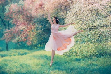 RUŽIČASTI PUN MESEC OTVARA PANDORINU KUTIJU: Bikovi pred sudbinskim odlukama, Strelčevi vraćaju karmičke dugove!