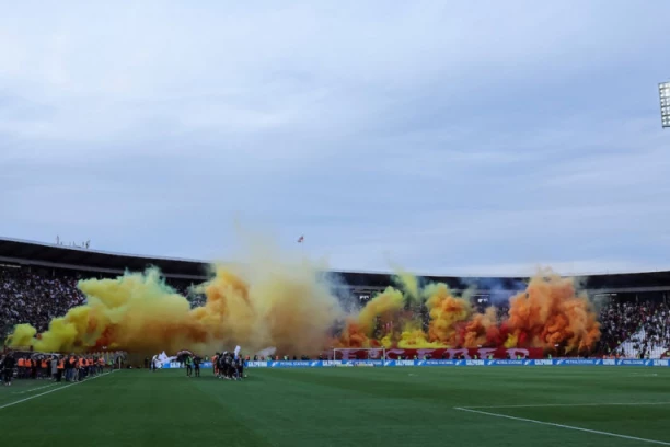 SPEKTAKULARAN POČETAK 173. VEČITOG DERBIJA: Delije i Grobari napravili feštu! (VIDEO)
