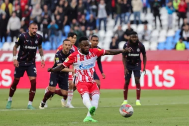 OBUCI TANGE I DOĐI KOD KANGE! Zvezdin vezista ponovo imao zanimljiv gaf (FOTO)