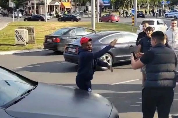 NESVAKIDAŠNJE: Kanga umalo da ne stigne na večiti derbi! (FOTO)