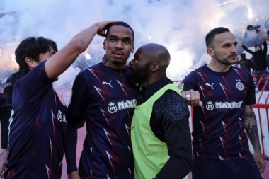 PARTIZAN JE IZGUBIO DERBI, ALI JE DOBIO JEDNU BITNU STVAR: "Zvrk" pored desne aut linije kao nekada ROBEN