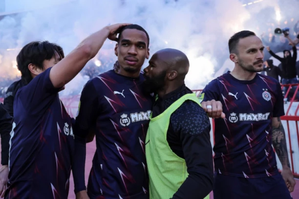 PARTIZAN JE IZGUBIO DERBI, ALI JE DOBIO JEDNU BITNU STVAR: "Zvrk" pored desne aut linije kao nekada ROBEN