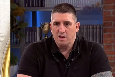 KRISTIJAN GOLUBOVIĆ OPISAO KAKO ZADOVOLJAVA ŽENE! Bivši zadrugar otkrio hit tehniku! Usijale se društvene mreže (FOTO)