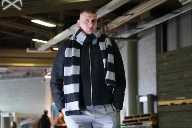 NIKOLA ODUŠEVIO STAJLINGOM! Obukao se kao NEGATIVAC iz poznatog CRTANOG FILMA! "Volim tog momka"