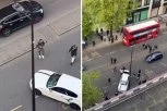 JEZIVA SCENA IZ LONDONA! Muškarac napravio haos u centru, sve je uhvaćeno na kameri: "Totalno bezakonje" (VIDEO)