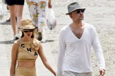 ALEKSANDRA MELJNIČEKO PROSLAVLJA 47. ROĐENDAN, A SRPSKI ZET JE ISPUNIO SVE NJENE ŽELJE: Od luksuzne jahte, do koncerta i dijademe - ovo su darovi milijardera