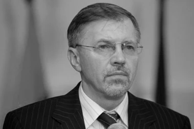 ŠOKANTNO: Bivši premijer pronađen mrtav u kući, oglasio se vrh države