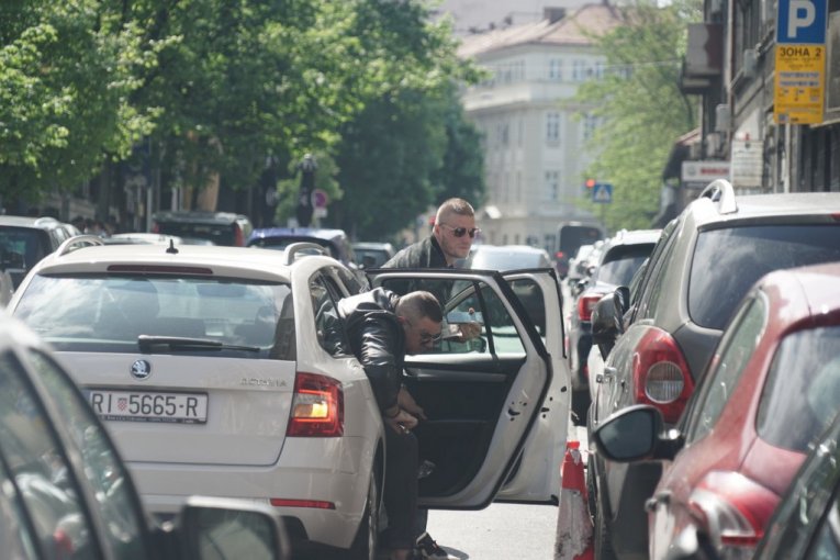 Filip Car izveo Aleksandru Nikolić iz porodilišta