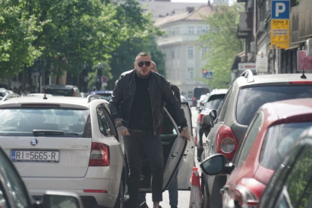 CAR STIGAO U PORODILIŠTE PO ALEKSANDRU I BEBU: Svi su primetili jedan DETALJ, da li je moguće?! (VIDEO)