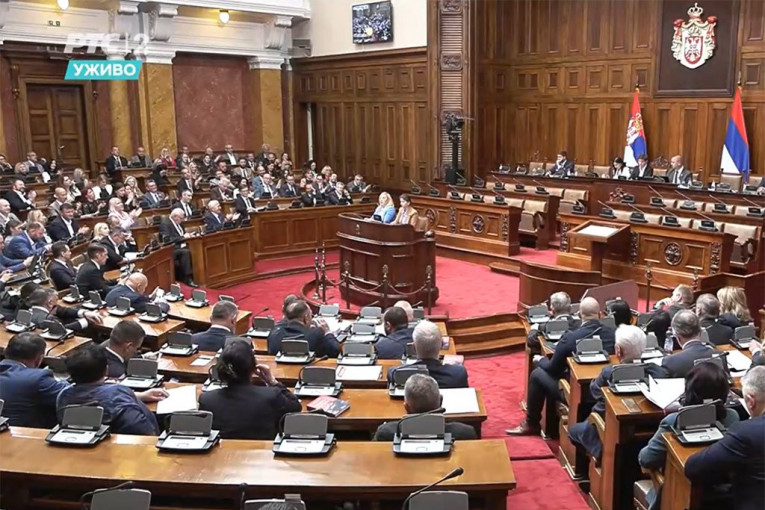 USKOČIILI SAMI SEBI U STOMAK! Kako se opozicija "saplela" na svoj predlog izmene zakona: Na listama ljudi koji su menjali prebivalište posle 3. jula