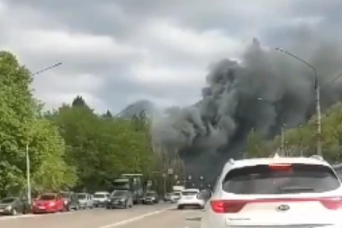 UZBUNA U RUSIJI! Gusti crni dim se nadvio nad Voronježom, otkriveno šta se dešava (VIDEO)