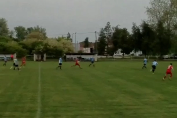 BOMBA SA POLA TERENA: "Čačanski Hulk" u nadoknadi vremena golom za TV špice doneo tri boda - navijači i igrači se hvatali za glavu! (VIDEO)