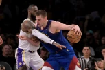 SVE MU SMETA KADA NIJE U CENTRU PAŽNJE: Lebron uputio prozivke u uživo programu! (VIDEO)
